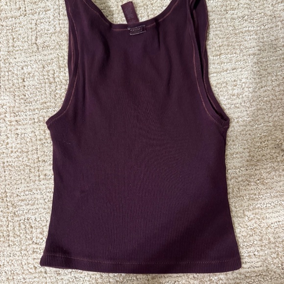 Skims Cotton Rib Tank - Currant - Picture 6 of 7